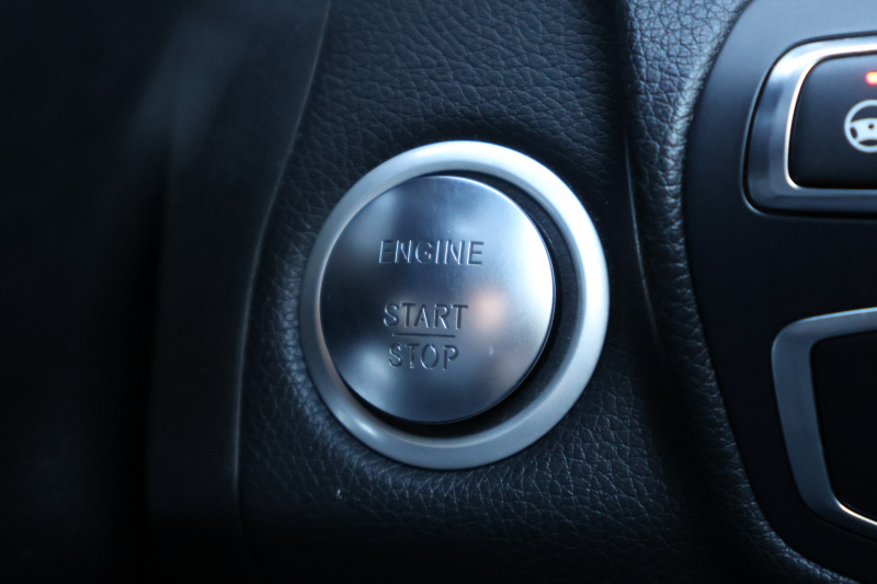 メルセデスベンツ GLCクーペ GLC250 4MATIC ｸｰﾍﾟ ｽﾎﾟｰﾂ(本革仕様)　AMGｽﾀｲﾘﾝｸﾞPKG ｴｱﾊﾞﾗﾝｽPKG ﾚｰﾀﾞｰｾｰﾌﾃｨPKG  ｶﾞﾗｽSR 黒革ｼｰﾄ ｼｰﾄﾋｰﾀｰ ｷｰﾚｽGO 純正ﾅﾋﾞ地ﾃﾞｼﾞ 360度ｶﾒﾗｼｽﾃﾑ Burmester  電動Rｹﾞｰﾄ ﾌｯﾄﾄﾗﾝｸOP LEDﾍｯﾄﾞﾗｲﾄ PTS AMG19ｲﾝﾁAW　2年保証