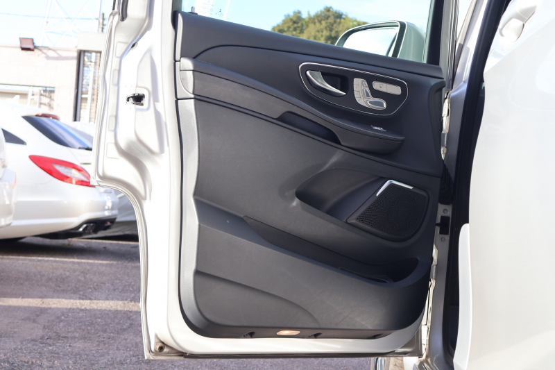 メルセデスベンツ Vクラス V220d ｽﾎﾟｰﾂ ﾛﾝｸﾞ　AMGﾃﾞｻﾞｲﾝｴｸｽﾃﾘｱ ﾚｰﾀﾞｰｾｰﾌﾃｨPKG 1ｵｰﾅｰ ﾊﾟﾉﾗﾏSR 黒革ｼｰﾄ  ｼｰﾄﾋｰﾀ 純正ﾅﾋﾞ地ﾃﾞｼﾞ 360度ｶﾒﾗ Burmesterｻﾗｳﾝﾄﾞ 電動Rｹﾞｰﾄ 電動ﾃﾞｭｱﾙｽﾗｲﾄﾞﾄﾞｱ ｶﾛｯﾂｪﾘｱ製Rﾓﾆﾀｰ  AMG19ｲﾝﾁAW　2年保証