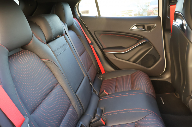 AMG GLA GLA45 AMG 4MATIC Edition1　特別仕様車 専用ｴｱﾛﾊﾟｰﾂ  専用ｻｲﾄﾞﾃﾞｶｰﾙ ﾚｰﾀﾞｰｾｰﾌﾃｨPKG AMGﾊﾟﾌｫｰﾏﾝｽｼｰﾄ AMGﾊﾟﾌｫｰﾏﾝｽｽﾃｱ ﾒﾓﾘｰ機能付ﾊﾟﾜｰｼｰﾄ ｼｰﾄﾋｰﾀｰ 純正ﾅﾋﾞ地ﾃﾞｼﾞ Bﾓﾆﾀｰ 電動Rｹﾞｰﾄ ｷｾﾉﾝﾍｯﾄﾞ PTS AMG20AW　2年保証