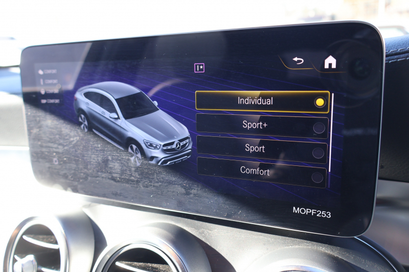 メルセデスベンツ GLCクーペ GLC220d 4MATIC ｸｰﾍﾟ AMGﾗｲﾝ　後期型 ﾚｻﾞｰｴｸｽｸﾙｰｼﾌﾞPKG ﾚｰﾀﾞｰｾｰﾌﾃｨPKG ｴｱﾊﾞﾗﾝｽPKG ｶﾞﾗｽSR 黒革 ｼｰﾄﾋｰﾀ ﾍﾞﾝﾁﾚｰﾀ MBUX 純正10.25ｲﾝﾁﾅﾋﾞ地ﾃﾞｼﾞ ｺｯｸﾋﾟｯﾄDisp 360°ｶﾒﾗ Burmester 電動Rｹﾞｰﾄ HUD AMG19ｲﾝﾁAW　2年保証