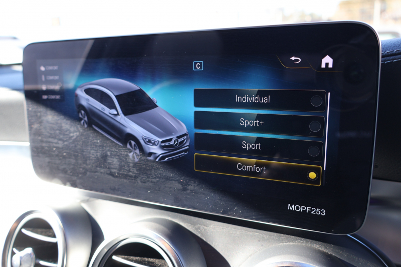 メルセデスベンツ GLCクーペ GLC220d 4MATIC ｸｰﾍﾟ AMGﾗｲﾝ　後期型 ﾚｻﾞｰｴｸｽｸﾙｰｼﾌﾞPKG ﾚｰﾀﾞｰｾｰﾌﾃｨPKG ｴｱﾊﾞﾗﾝｽPKG ｶﾞﾗｽSR 黒革 ｼｰﾄﾋｰﾀ ﾍﾞﾝﾁﾚｰﾀ MBUX 純正10.25ｲﾝﾁﾅﾋﾞ地ﾃﾞｼﾞ ｺｯｸﾋﾟｯﾄDisp 360°ｶﾒﾗ Burmester 電動Rｹﾞｰﾄ HUD AMG19ｲﾝﾁAW　2年保証