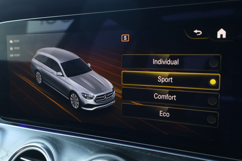 メルセデスベンツ Eクラス E200 ｽﾃｰｼｮﾝﾜｺﾞﾝｽﾎﾟｰﾂ（BSG搭載ﾓﾃﾞﾙ）　後期型 AMGﾗｲﾝｲﾝﾃﾘｱPKG ｴｸｽｸﾙｰｼﾌﾞPKG ﾚｰﾀﾞｰｾｰﾌﾃｨPKG ﾊﾟﾉﾗﾏSR 黒ﾅｯﾊﾟ革 ｼｰﾄﾋｰﾀ MBUX ARﾅﾋﾞ地ﾃﾞｼﾞ  360°ｶﾒﾗ Burmester ﾌｯﾄﾄﾗﾝｸOP ﾜｲﾔﾚｽﾁｬｰｼﾞﾝｸﾞ HUD PTS AMG19ｲﾝﾁAW　2年保証