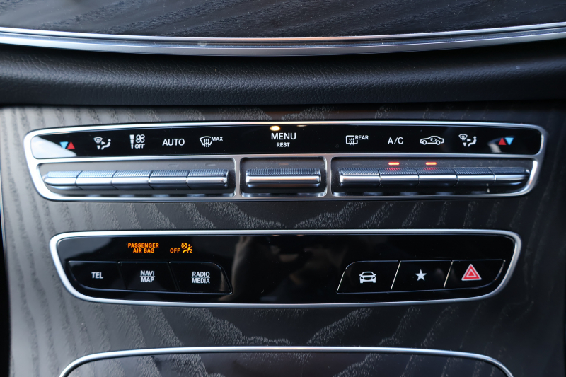 メルセデスベンツ Eクラス E200 ｽﾃｰｼｮﾝﾜｺﾞﾝｽﾎﾟｰﾂ（BSG搭載ﾓﾃﾞﾙ）　後期型 AMGﾗｲﾝｲﾝﾃﾘｱPKG ｴｸｽｸﾙｰｼﾌﾞPKG ﾚｰﾀﾞｰｾｰﾌﾃｨPKG ﾊﾟﾉﾗﾏSR 黒ﾅｯﾊﾟ革 ｼｰﾄﾋｰﾀ MBUX ARﾅﾋﾞ地ﾃﾞｼﾞ  360°ｶﾒﾗ Burmester ﾌｯﾄﾄﾗﾝｸOP ﾜｲﾔﾚｽﾁｬｰｼﾞﾝｸﾞ HUD PTS AMG19ｲﾝﾁAW　2年保証