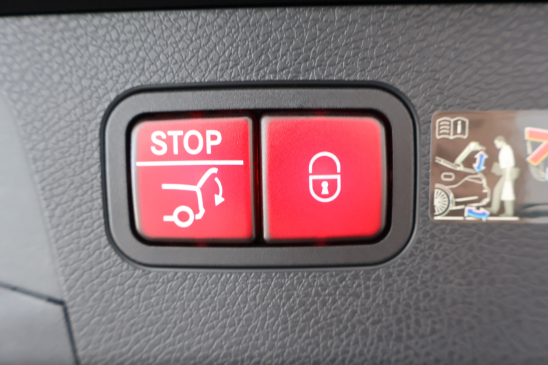 メルセデスベンツ Eクラス E200 ｽﾃｰｼｮﾝﾜｺﾞﾝｽﾎﾟｰﾂ（BSG搭載ﾓﾃﾞﾙ）　後期型 AMGﾗｲﾝｲﾝﾃﾘｱPKG ｴｸｽｸﾙｰｼﾌﾞPKG ﾚｰﾀﾞｰｾｰﾌﾃｨPKG ﾊﾟﾉﾗﾏSR 黒ﾅｯﾊﾟ革 ｼｰﾄﾋｰﾀ MBUX ARﾅﾋﾞ地ﾃﾞｼﾞ  360°ｶﾒﾗ Burmester ﾌｯﾄﾄﾗﾝｸOP ﾜｲﾔﾚｽﾁｬｰｼﾞﾝｸﾞ HUD PTS AMG19ｲﾝﾁAW　2年保証