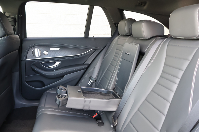 メルセデスベンツ Eクラス E200 ｽﾃｰｼｮﾝﾜｺﾞﾝｽﾎﾟｰﾂ（BSG搭載ﾓﾃﾞﾙ）　後期型 AMGﾗｲﾝｲﾝﾃﾘｱPKG ｴｸｽｸﾙｰｼﾌﾞPKG ﾚｰﾀﾞｰｾｰﾌﾃｨPKG ﾊﾟﾉﾗﾏSR 黒ﾅｯﾊﾟ革 ｼｰﾄﾋｰﾀ MBUX ARﾅﾋﾞ地ﾃﾞｼﾞ  360°ｶﾒﾗ Burmester ﾌｯﾄﾄﾗﾝｸOP ﾜｲﾔﾚｽﾁｬｰｼﾞﾝｸﾞ HUD PTS AMG19ｲﾝﾁAW　2年保証