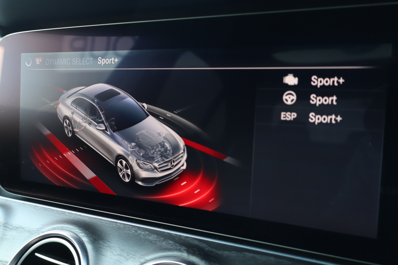 メルセデスベンツ Eクラス E220d AVG AMGﾗｲﾝ　ﾚｻﾞｰｴｸｽｸﾙｰｼﾌﾞPKG ﾚｰﾀﾞｰｾｰﾌﾃｨPKG ｴｱﾊﾞﾗﾝｽPKG ﾊﾟﾉﾗﾏSR 黒ﾅｯﾊﾟ革 ｼｰﾄﾋｰﾀｰ 純正ﾅﾋﾞ地ﾃﾞｼﾞ 360°ｶﾒﾗ Burmesterｻﾗｳﾝﾄﾞ Applecarplay Android Auto 電動Rｹﾞｰﾄ HUD PTS AMG19AW　2年保証