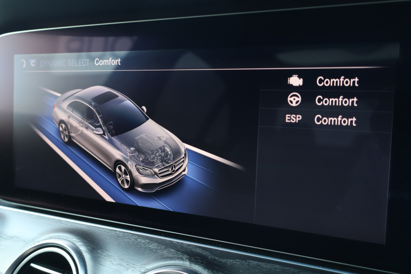 メルセデスベンツ Eクラス E220d AVG AMGﾗｲﾝ　ﾚｻﾞｰｴｸｽｸﾙｰｼﾌﾞPKG ﾚｰﾀﾞｰｾｰﾌﾃｨPKG ｴｱﾊﾞﾗﾝｽPKG ﾊﾟﾉﾗﾏSR 黒ﾅｯﾊﾟ革 ｼｰﾄﾋｰﾀｰ 純正ﾅﾋﾞ地ﾃﾞｼﾞ 360°ｶﾒﾗ Burmesterｻﾗｳﾝﾄﾞ Applecarplay Android Auto 電動Rｹﾞｰﾄ HUD PTS AMG19AW　2年保証