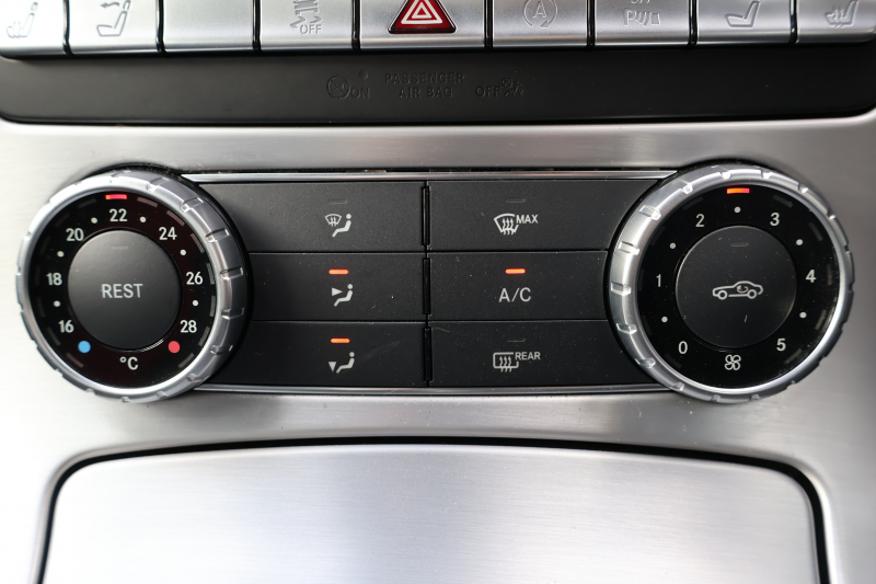 メルセデスベンツ SLKクラス SLK200 ｴｸｽｸﾙｰｼﾌﾞ　AMGｽﾎﾟｰﾂPKG ﾚｰﾀﾞｰｾｰﾌﾃｨPKG 黒革 ﾚｯﾄﾞｼｰﾄﾍﾞﾙﾄ ﾒﾓﾘｰ付ﾊﾟﾜｰｼｰﾄ ｼｰﾄﾋｰﾀｰ ｴｱｽｶｰﾌ 純正ﾅﾋﾞ地ﾃﾞｼﾞ ｷｰﾚｽGO ECOｽﾄｯﾌﾟ ｷｾﾉﾝﾍｯﾄﾞ PTS AMG18AW　2年保証