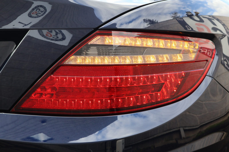 メルセデスベンツ SLKクラス SLK200 ｴｸｽｸﾙｰｼﾌﾞ　AMGｽﾎﾟｰﾂPKG ﾚｰﾀﾞｰｾｰﾌﾃｨPKG 黒革 ﾚｯﾄﾞｼｰﾄﾍﾞﾙﾄ ﾒﾓﾘｰ付ﾊﾟﾜｰｼｰﾄ ｼｰﾄﾋｰﾀｰ ｴｱｽｶｰﾌ 純正ﾅﾋﾞ地ﾃﾞｼﾞ ｷｰﾚｽGO ECOｽﾄｯﾌﾟ ｷｾﾉﾝﾍｯﾄﾞ PTS AMG18AW　2年保証