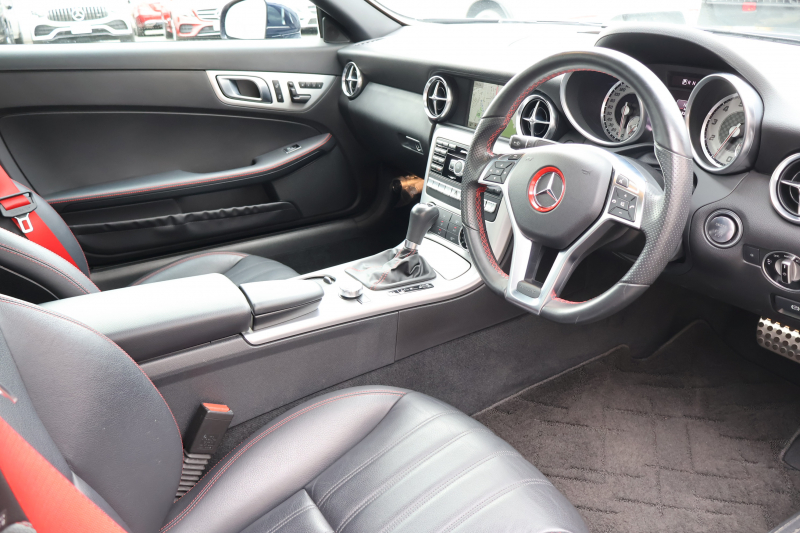 メルセデスベンツ SLKクラス SLK200 ｴｸｽｸﾙｰｼﾌﾞ　AMGｽﾎﾟｰﾂPKG ﾚｰﾀﾞｰｾｰﾌﾃｨPKG 黒革 ﾚｯﾄﾞｼｰﾄﾍﾞﾙﾄ ﾒﾓﾘｰ付ﾊﾟﾜｰｼｰﾄ ｼｰﾄﾋｰﾀｰ ｴｱｽｶｰﾌ 純正ﾅﾋﾞ地ﾃﾞｼﾞ ｷｰﾚｽGO ECOｽﾄｯﾌﾟ ｷｾﾉﾝﾍｯﾄﾞ PTS AMG18AW　2年保証