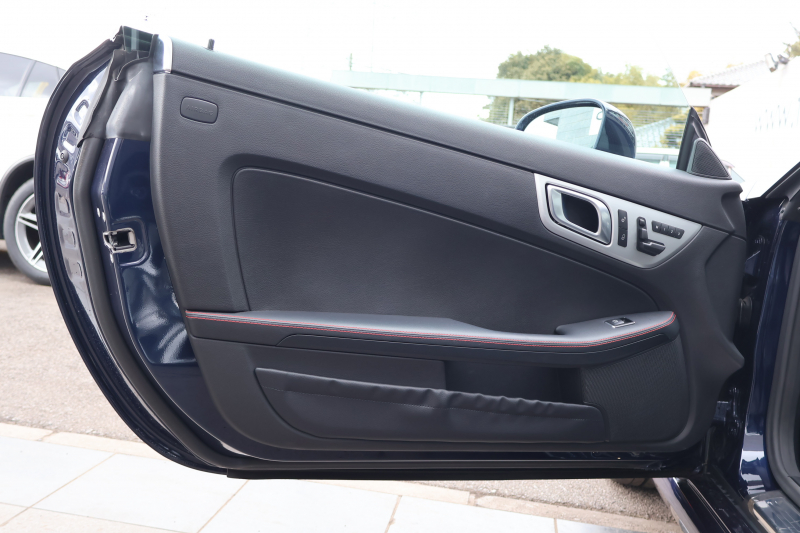 メルセデスベンツ SLKクラス SLK200 ｴｸｽｸﾙｰｼﾌﾞ　AMGｽﾎﾟｰﾂPKG ﾚｰﾀﾞｰｾｰﾌﾃｨPKG 黒革 ﾚｯﾄﾞｼｰﾄﾍﾞﾙﾄ ﾒﾓﾘｰ付ﾊﾟﾜｰｼｰﾄ ｼｰﾄﾋｰﾀｰ ｴｱｽｶｰﾌ 純正ﾅﾋﾞ地ﾃﾞｼﾞ ｷｰﾚｽGO ECOｽﾄｯﾌﾟ ｷｾﾉﾝﾍｯﾄﾞ PTS AMG18AW　2年保証