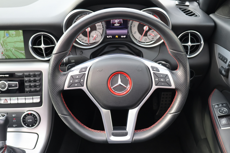 メルセデスベンツ SLKクラス SLK200 ｴｸｽｸﾙｰｼﾌﾞ　AMGｽﾎﾟｰﾂPKG ﾚｰﾀﾞｰｾｰﾌﾃｨPKG 黒革 ﾚｯﾄﾞｼｰﾄﾍﾞﾙﾄ ﾒﾓﾘｰ付ﾊﾟﾜｰｼｰﾄ ｼｰﾄﾋｰﾀｰ ｴｱｽｶｰﾌ 純正ﾅﾋﾞ地ﾃﾞｼﾞ ｷｰﾚｽGO ECOｽﾄｯﾌﾟ ｷｾﾉﾝﾍｯﾄﾞ PTS AMG18AW　2年保証