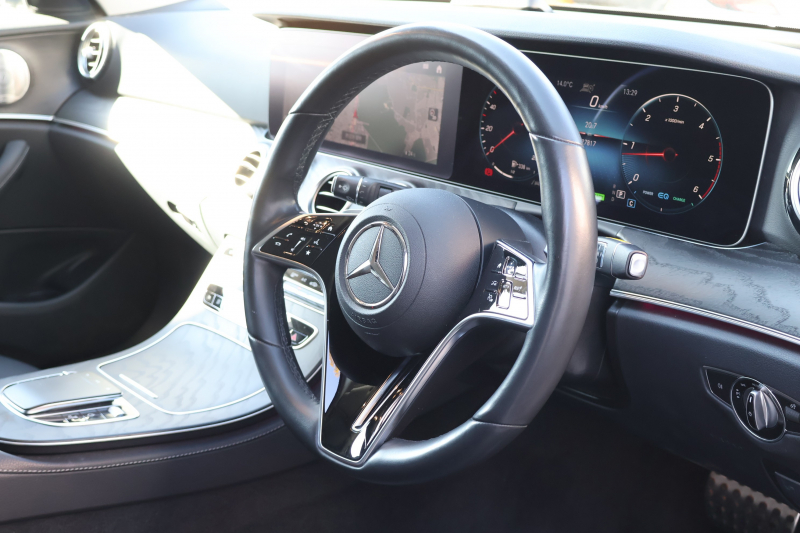 メルセデスベンツ Eクラス E220d 4MATIC ｵｰﾙﾃﾚｲﾝ(ISG搭載ﾓﾃﾞﾙ)　後期型 ｴｸｽｸﾙｰｼﾌﾞPKG ｴﾅｼﾞｬｲｼﾞﾝｸﾞPKG ﾚｰﾀﾞｰｾｰﾌﾃｨPKG ﾊﾟﾉﾗﾏSR ﾌﾞﾗｯｸ革 ｼｰﾄﾋｰﾀ ﾍﾞﾝﾁﾚｰﾀ MBUX ARﾅﾋﾞｹﾞｰｼｮﾝ Burmester ﾜｲﾔﾚｽﾁｬｰｼﾞﾝｸﾞ HUD ｴｱｻｽ 純正19ｲﾝﾁAW　2年保証