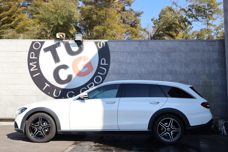 メルセデスベンツ Eクラス E220d 4MATIC ｵｰﾙﾃﾚｲﾝ(ISG搭載ﾓﾃﾞﾙ)　後期型 ｴｸｽｸﾙｰｼﾌﾞPKG ｴﾅｼﾞｬｲｼﾞﾝｸﾞPKG ﾚｰﾀﾞｰｾｰﾌﾃｨPKG ﾊﾟﾉﾗﾏSR ﾌﾞﾗｯｸ革 ｼｰﾄﾋｰﾀ ﾍﾞﾝﾁﾚｰﾀ MBUX ARﾅﾋﾞｹﾞｰｼｮﾝ Burmester ﾜｲﾔﾚｽﾁｬｰｼﾞﾝｸﾞ HUD ｴｱｻｽ 純正19ｲﾝﾁAW　2年保証