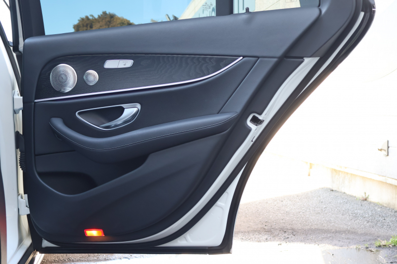 メルセデスベンツ Eクラス E220d 4MATIC ｵｰﾙﾃﾚｲﾝ(ISG搭載ﾓﾃﾞﾙ)　後期型 ｴｸｽｸﾙｰｼﾌﾞPKG ｴﾅｼﾞｬｲｼﾞﾝｸﾞPKG ﾚｰﾀﾞｰｾｰﾌﾃｨPKG ﾊﾟﾉﾗﾏSR ﾌﾞﾗｯｸ革 ｼｰﾄﾋｰﾀ ﾍﾞﾝﾁﾚｰﾀ MBUX ARﾅﾋﾞｹﾞｰｼｮﾝ Burmester ﾜｲﾔﾚｽﾁｬｰｼﾞﾝｸﾞ HUD ｴｱｻｽ 純正19ｲﾝﾁAW　2年保証