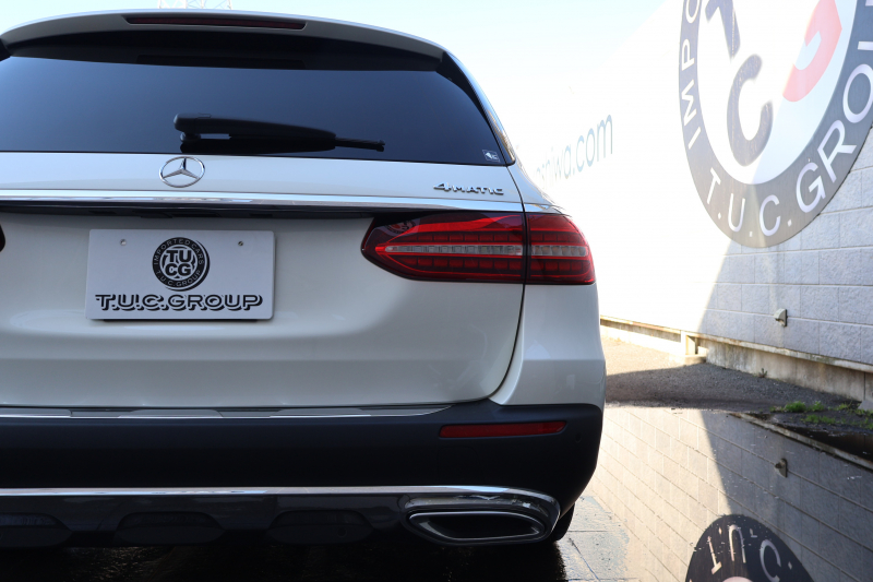 メルセデスベンツ Eクラス E220d 4MATIC ｵｰﾙﾃﾚｲﾝ(ISG搭載ﾓﾃﾞﾙ)　後期型 ｴｸｽｸﾙｰｼﾌﾞPKG ｴﾅｼﾞｬｲｼﾞﾝｸﾞPKG ﾚｰﾀﾞｰｾｰﾌﾃｨPKG ﾊﾟﾉﾗﾏSR ﾌﾞﾗｯｸ革 ｼｰﾄﾋｰﾀ ﾍﾞﾝﾁﾚｰﾀ MBUX ARﾅﾋﾞｹﾞｰｼｮﾝ Burmester ﾜｲﾔﾚｽﾁｬｰｼﾞﾝｸﾞ HUD ｴｱｻｽ 純正19ｲﾝﾁAW　2年保証