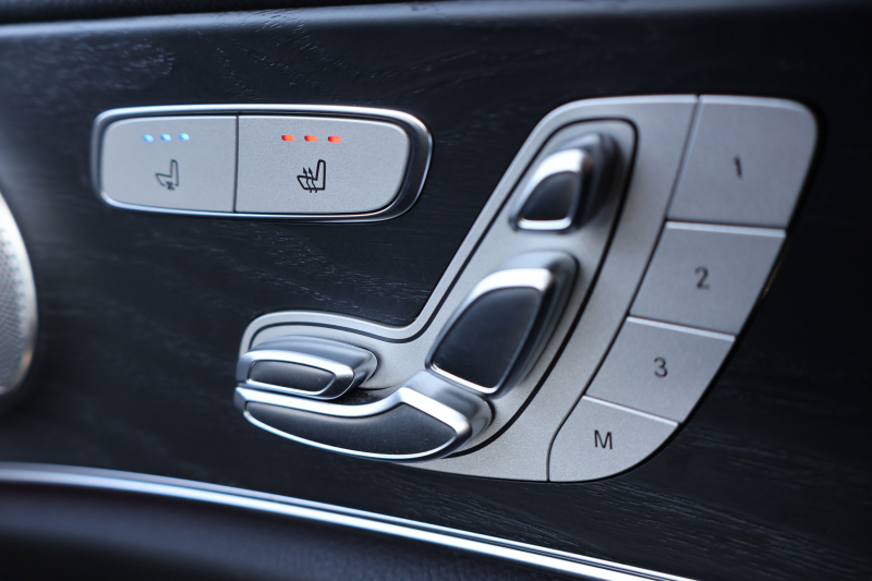 メルセデスベンツ Eクラス E220d 4MATIC ｵｰﾙﾃﾚｲﾝ(ISG搭載ﾓﾃﾞﾙ)　後期型 ｴｸｽｸﾙｰｼﾌﾞPKG ｴﾅｼﾞｬｲｼﾞﾝｸﾞPKG ﾚｰﾀﾞｰｾｰﾌﾃｨPKG ﾊﾟﾉﾗﾏSR ﾌﾞﾗｯｸ革 ｼｰﾄﾋｰﾀ ﾍﾞﾝﾁﾚｰﾀ MBUX ARﾅﾋﾞｹﾞｰｼｮﾝ Burmester ﾜｲﾔﾚｽﾁｬｰｼﾞﾝｸﾞ HUD ｴｱｻｽ 純正19ｲﾝﾁAW　2年保証