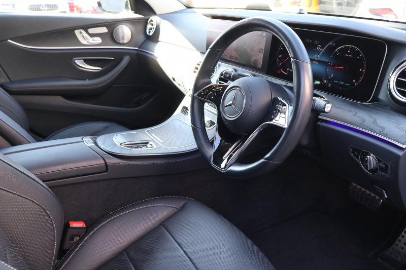 メルセデスベンツ Eクラス E220d 4MATIC ｵｰﾙﾃﾚｲﾝ(ISG搭載ﾓﾃﾞﾙ)　後期型 ｴｸｽｸﾙｰｼﾌﾞPKG ｴﾅｼﾞｬｲｼﾞﾝｸﾞPKG ﾚｰﾀﾞｰｾｰﾌﾃｨPKG ﾊﾟﾉﾗﾏSR ﾌﾞﾗｯｸ革 ｼｰﾄﾋｰﾀ ﾍﾞﾝﾁﾚｰﾀ MBUX ARﾅﾋﾞｹﾞｰｼｮﾝ Burmester ﾜｲﾔﾚｽﾁｬｰｼﾞﾝｸﾞ HUD ｴｱｻｽ 純正19ｲﾝﾁAW　2年保証