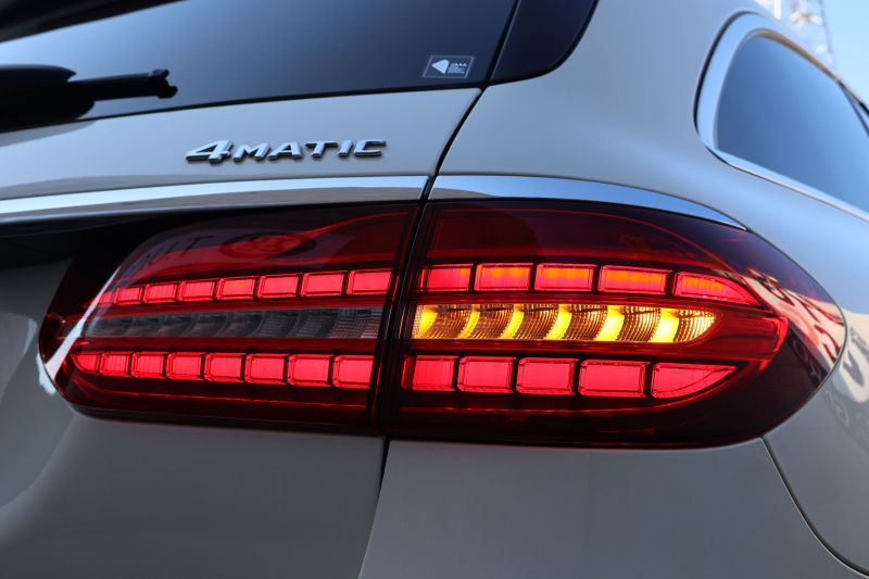 メルセデスベンツ Eクラス E220d 4MATIC ｵｰﾙﾃﾚｲﾝ(ISG搭載ﾓﾃﾞﾙ)　後期型 ｴｸｽｸﾙｰｼﾌﾞPKG ｴﾅｼﾞｬｲｼﾞﾝｸﾞPKG ﾚｰﾀﾞｰｾｰﾌﾃｨPKG ﾊﾟﾉﾗﾏSR ﾌﾞﾗｯｸ革 ｼｰﾄﾋｰﾀ ﾍﾞﾝﾁﾚｰﾀ MBUX ARﾅﾋﾞｹﾞｰｼｮﾝ Burmester ﾜｲﾔﾚｽﾁｬｰｼﾞﾝｸﾞ HUD ｴｱｻｽ 純正19ｲﾝﾁAW　2年保証