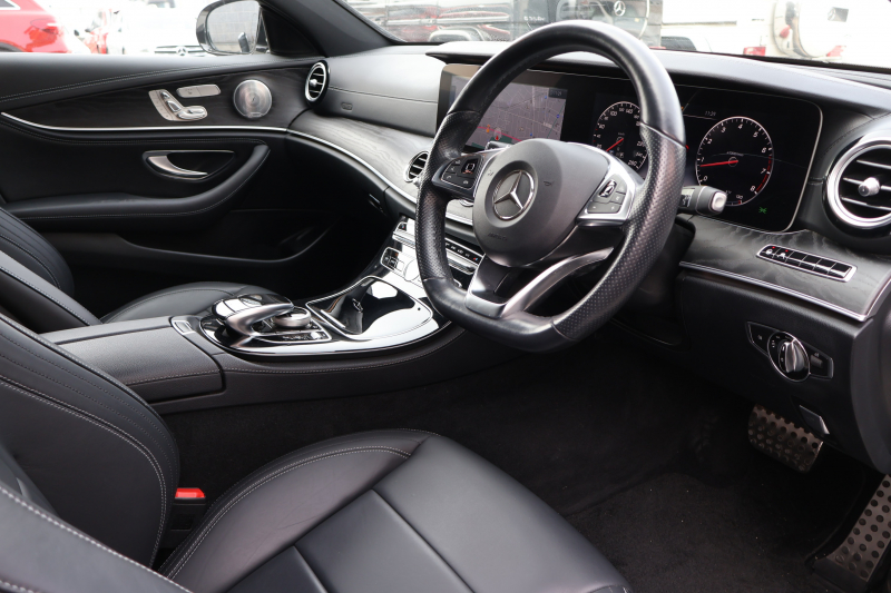 メルセデスベンツ Eクラス E200 ｽﾃｰｼｮﾝﾜｺﾞﾝ AVG ｽﾎﾟｰﾂ(本革仕様)　ﾚｰﾀﾞｰｾｰﾌﾃｨPKG ｴｱﾊﾞﾗﾝｽPKG 1ｵｰﾅｰ 黒ﾅｯﾊﾟ革 ｼｰﾄﾋｰﾀｰ 純正ﾅﾋﾞ地ﾃﾞｼﾞ 360°ｶﾒﾗ Burmesterｻﾗｳﾝﾄﾞ Applecarplay Android Auto 電動Rｹﾞｰﾄ ﾌｯﾄﾄﾗﾝｸOP ﾏﾙﾁﾋﾞｰﾑLED PTS AMG19AW　2年保証