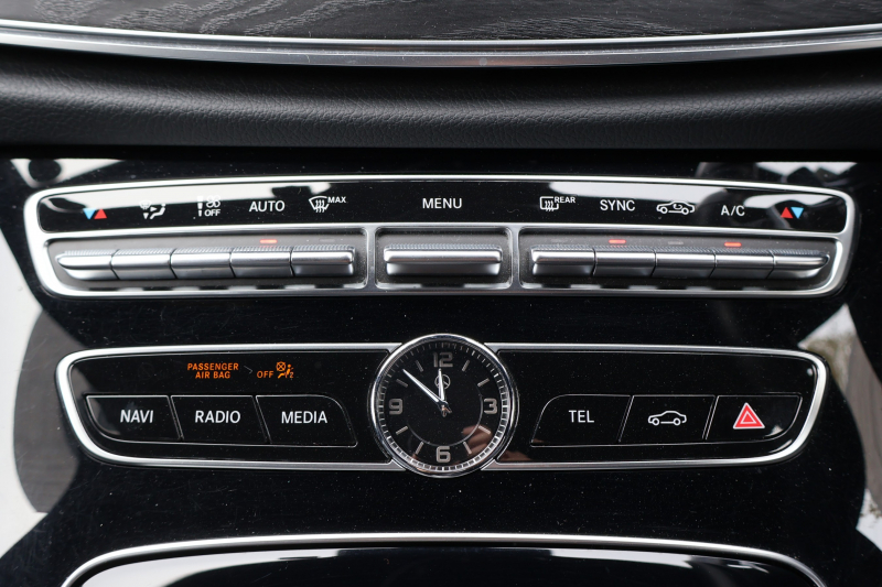 メルセデスベンツ Eクラス E200 ｽﾃｰｼｮﾝﾜｺﾞﾝ AVG ｽﾎﾟｰﾂ(本革仕様)　ﾚｰﾀﾞｰｾｰﾌﾃｨPKG ｴｱﾊﾞﾗﾝｽPKG 1ｵｰﾅｰ 黒ﾅｯﾊﾟ革 ｼｰﾄﾋｰﾀｰ 純正ﾅﾋﾞ地ﾃﾞｼﾞ 360°ｶﾒﾗ Burmesterｻﾗｳﾝﾄﾞ Applecarplay Android Auto 電動Rｹﾞｰﾄ ﾌｯﾄﾄﾗﾝｸOP ﾏﾙﾁﾋﾞｰﾑLED PTS AMG19AW　2年保証