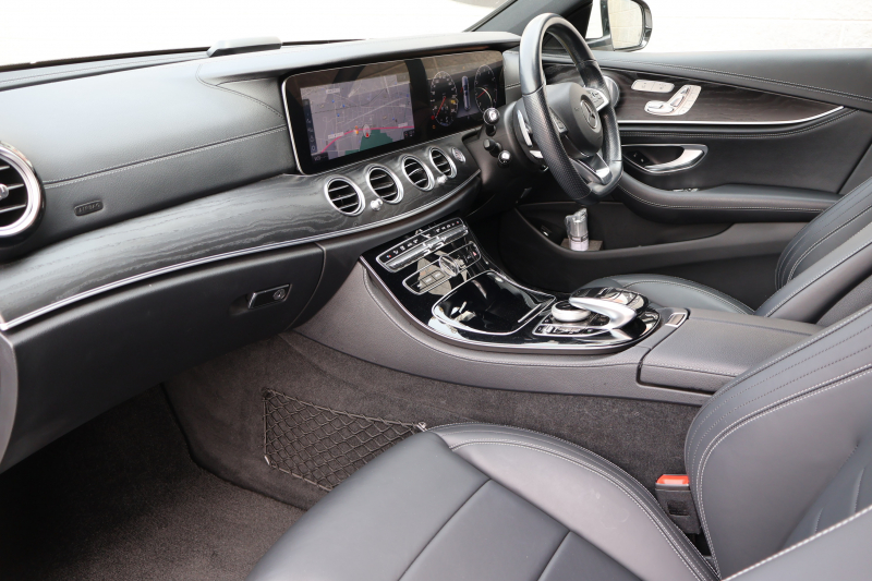 メルセデスベンツ Eクラス E200 ｽﾃｰｼｮﾝﾜｺﾞﾝ AVG ｽﾎﾟｰﾂ(本革仕様)　ﾚｰﾀﾞｰｾｰﾌﾃｨPKG ｴｱﾊﾞﾗﾝｽPKG 1ｵｰﾅｰ 黒ﾅｯﾊﾟ革 ｼｰﾄﾋｰﾀｰ 純正ﾅﾋﾞ地ﾃﾞｼﾞ 360°ｶﾒﾗ Burmesterｻﾗｳﾝﾄﾞ Applecarplay Android Auto 電動Rｹﾞｰﾄ ﾌｯﾄﾄﾗﾝｸOP ﾏﾙﾁﾋﾞｰﾑLED PTS AMG19AW　2年保証