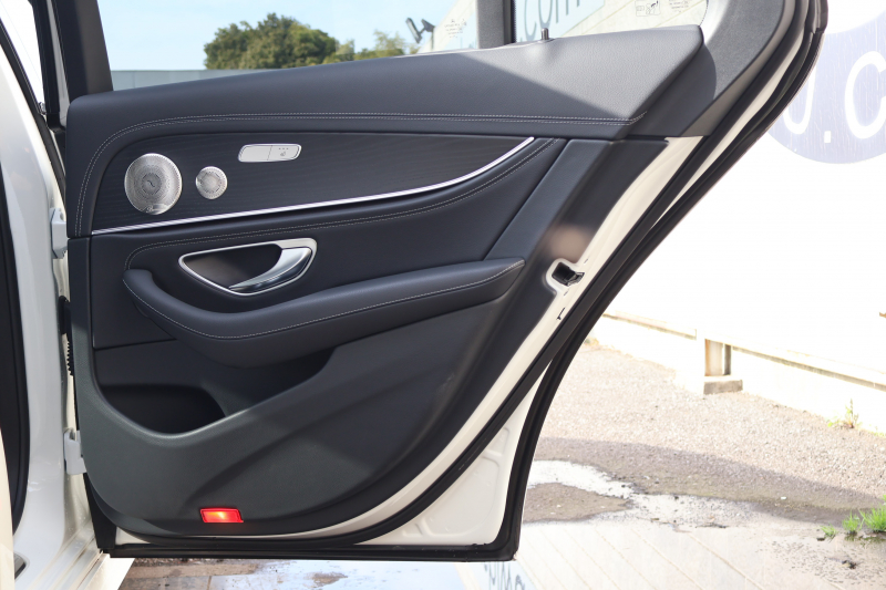 メルセデスベンツ Eクラス E200 ｽﾎﾟｰﾂ(BSG搭載ﾓﾃﾞﾙ)　後期型 AMGﾗｲﾝｲﾝﾃﾘｱPKG ｴｸｽｸﾙｰｼﾌﾞPKG ﾚｰﾀﾞｰｾｰﾌﾃｨPKG 1ｵｰﾅｰ ﾊﾟﾉﾗﾏSR 黒ﾅｯﾊﾟ革 ｼｰﾄﾋｰﾀ MBUX ARﾅﾋﾞ地ﾃﾞｼﾞ  AppleCarPlay 360°ｶﾒﾗ Burmester ﾜｲﾔﾚｽﾁｬｰｼﾞﾝｸﾞ HUD PTS AMG19ｲﾝﾁAW　2年保証