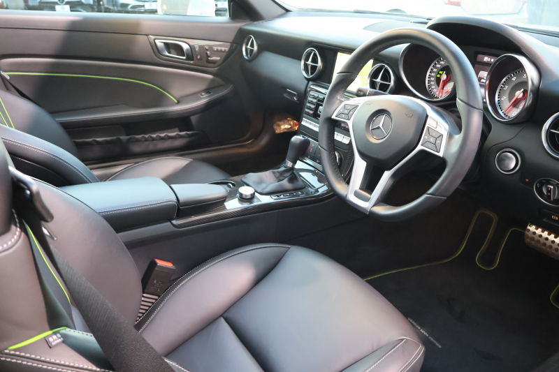 メルセデスベンツ SLKクラス SLK200 ｶｰﾎﾞﾝﾙｯｸｴﾃﾞｨｼｮﾝ　限定100台 AMGｽﾎﾟｰﾂPKG ﾚｰﾀﾞｰｾｰﾌﾃｨPKG 1ｵｰﾅｰ ﾏｼﾞｯｸｽｶｲｺﾝﾄﾛｰﾙﾊﾞﾘｵR 専用ﾅｯﾊﾟ革ｼｰﾄ ｼｰﾄﾋｰﾀｰ 純正ﾅﾋﾞ地ﾃﾞｼﾞ ECOｽﾄｯﾌﾟ ｷｾﾉﾝﾍｯﾄﾞ ｶｰﾎﾞﾝｲﾝﾃﾘｱ AMG18AW　2年保証