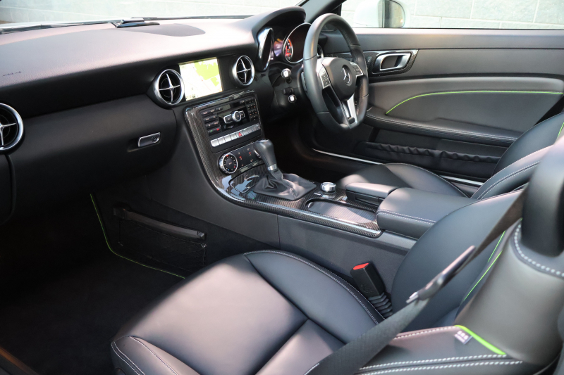 メルセデスベンツ SLKクラス SLK200 ｶｰﾎﾞﾝﾙｯｸｴﾃﾞｨｼｮﾝ　限定100台 AMGｽﾎﾟｰﾂPKG ﾚｰﾀﾞｰｾｰﾌﾃｨPKG 1ｵｰﾅｰ ﾏｼﾞｯｸｽｶｲｺﾝﾄﾛｰﾙﾊﾞﾘｵR 専用ﾅｯﾊﾟ革ｼｰﾄ ｼｰﾄﾋｰﾀｰ 純正ﾅﾋﾞ地ﾃﾞｼﾞ ECOｽﾄｯﾌﾟ ｷｾﾉﾝﾍｯﾄﾞ ｶｰﾎﾞﾝｲﾝﾃﾘｱ AMG18AW　2年保証