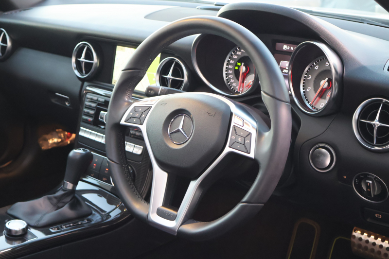 メルセデスベンツ SLKクラス SLK200 ｶｰﾎﾞﾝﾙｯｸｴﾃﾞｨｼｮﾝ　限定100台 AMGｽﾎﾟｰﾂPKG ﾚｰﾀﾞｰｾｰﾌﾃｨPKG 1ｵｰﾅｰ ﾏｼﾞｯｸｽｶｲｺﾝﾄﾛｰﾙﾊﾞﾘｵR 専用ﾅｯﾊﾟ革ｼｰﾄ ｼｰﾄﾋｰﾀｰ 純正ﾅﾋﾞ地ﾃﾞｼﾞ ECOｽﾄｯﾌﾟ ｷｾﾉﾝﾍｯﾄﾞ ｶｰﾎﾞﾝｲﾝﾃﾘｱ AMG18AW　2年保証