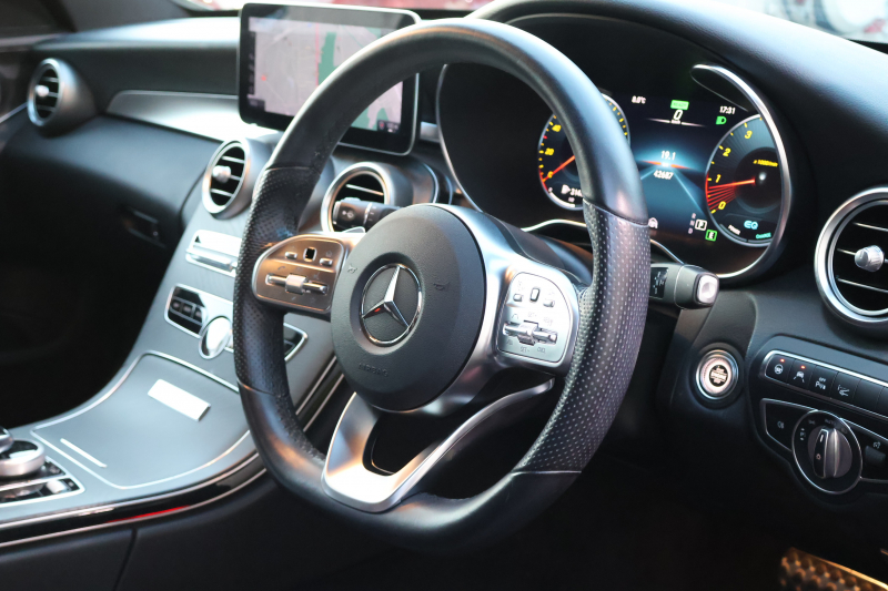 メルセデスベンツ Cクラス C200 ｽﾃｰｼｮﾝﾜｺﾞﾝ ﾛｰﾚｳｽED ｽﾎﾟｰﾂﾌﾟﾗｽPKG 　後期型 AMGｽﾀｲﾘﾝｸﾞPKG ﾚｰﾀﾞｰｾｰﾌﾃｨPKG 黒革 ｼｰﾄﾋｰﾀｰ 純正10.25ｲﾝﾁﾅﾋﾞ地ﾃﾞｼﾞ ｺｯｸﾋﾟｯﾄDisp AppleCarPlay Bﾓﾆﾀｰ 電動Rｹﾞｰﾄ ﾌｯﾄﾄﾗﾝｸOP HUD AMG18ｲﾝﾁAW　2年保証