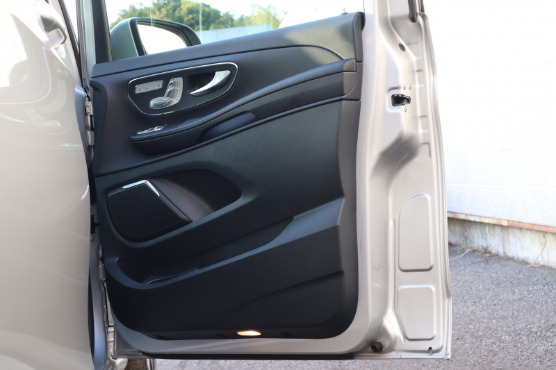 メルセデスベンツ Vクラス V220d AVG ｴｸｽﾄﾗﾛﾝｸﾞ　ｱﾊﾞﾝｷﾞｬﾙﾄﾞﾗｲﾝ ﾚｰﾀﾞｰｾｰﾌﾃｨPKG 1ｵｰﾅｰ 黒革ｼｰﾄ  ｼｰﾄﾋｰﾀ 純正ﾅﾋﾞ地ﾃﾞｼﾞ 360度ｶﾒﾗ Burmesterｻﾗｳﾝﾄﾞ 電動Rｹﾞｰﾄ 電動ﾃﾞｭｱﾙｽﾗｲﾄﾞﾄﾞｱ ｶﾛｯﾂｪﾘｱ製ﾌﾘｯﾌﾟﾀﾞｳﾝﾓﾆﾀｰ  純正18ｲﾝﾁAW　2年保証