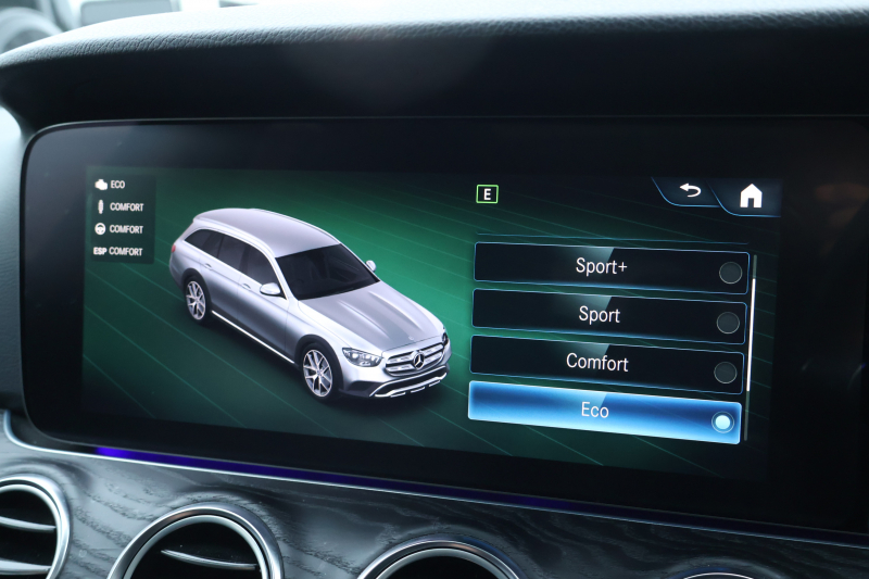 メルセデスベンツ Eクラス E220d 4MATIC ｵｰﾙﾃﾚｲﾝ　後期型 ｴｸｽｸﾙｰｼﾌﾞPKG ｴﾅｼﾞｬｲｼﾞﾝｸﾞPKG ﾚｰﾀﾞｰｾｰﾌﾃｨPKG ﾊﾟﾉﾗﾏSR ﾌﾞﾗｯｸ革 ｼｰﾄﾋｰﾀ ﾍﾞﾝﾁﾚｰﾀ 360°ｶﾒﾗ MBUX ARﾅﾋﾞｹﾞｰｼｮﾝ Burmester ﾜｲﾔﾚｽﾁｬｰｼﾞﾝｸﾞ HUD ｴｱｻｽ 純正19ｲﾝﾁAW　2年保証