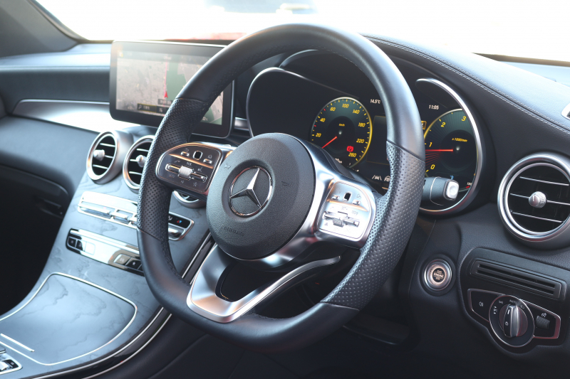 メルセデスベンツ GLC GLC220d 4MATIC AMGﾗｲﾝ　後期型 ﾚｻﾞｰｴｸｽｸﾙｰｼﾌﾞPKG ﾚｰﾀﾞｰｾｰﾌﾃｨPKG ｴｱﾊﾞﾗﾝｽPKG ﾊﾟﾉﾗﾏSR ｸﾗﾝﾍﾞﾘｰ赤革ｼｰﾄ 全席ｼｰﾄﾋｰﾀｰ MBUX 純正10.25ｲﾝﾁﾅﾋﾞ地ﾃﾞｼﾞ ｺｯｸﾋﾟｯﾄDisp 360°ｶﾒﾗ Burmester PTS 電動Rｹﾞｰﾄ HUD AMG19ｲﾝﾁAW　2年保証