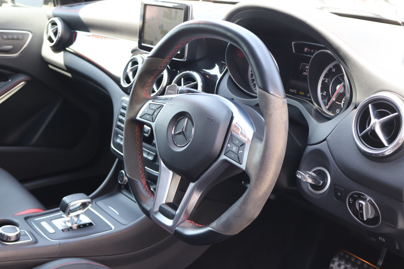 AMG GLA GLA45 AMG 4MATIC Edition1　特別仕様車 専用ｴｱﾛﾊﾟｰﾂ  専用ｻｲﾄﾞﾃﾞｶｰﾙ ﾚｰﾀﾞｰｾｰﾌﾃｨPKG AMGﾊﾟﾌｫｰﾏﾝｽｼｰﾄ AMGﾊﾟﾌｫｰﾏﾝｽｽﾃｱ ﾒﾓﾘｰ機能付ﾊﾟﾜｰｼｰﾄ ｼｰﾄﾋｰﾀｰ 純正ﾅﾋﾞ地ﾃﾞｼﾞ Bﾓﾆﾀｰ 電動Rｹﾞｰﾄ ｷｾﾉﾝﾍｯﾄﾞ PTS AMG20AW　2年保証