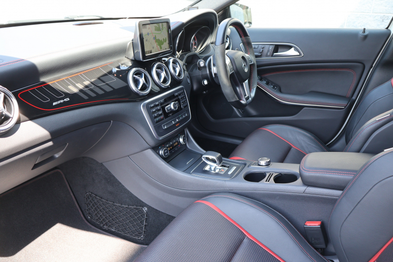 AMG GLA GLA45 AMG 4MATIC Edition1　特別仕様車 専用ｴｱﾛﾊﾟｰﾂ  専用ｻｲﾄﾞﾃﾞｶｰﾙ ﾚｰﾀﾞｰｾｰﾌﾃｨPKG AMGﾊﾟﾌｫｰﾏﾝｽｼｰﾄ AMGﾊﾟﾌｫｰﾏﾝｽｽﾃｱ ﾒﾓﾘｰ機能付ﾊﾟﾜｰｼｰﾄ ｼｰﾄﾋｰﾀｰ 純正ﾅﾋﾞ地ﾃﾞｼﾞ Bﾓﾆﾀｰ 電動Rｹﾞｰﾄ ｷｾﾉﾝﾍｯﾄﾞ PTS AMG20AW　2年保証