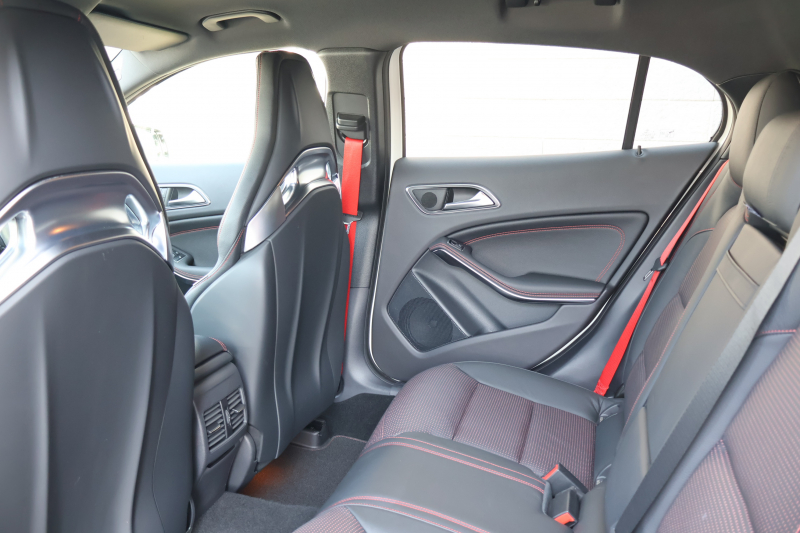 AMG GLA GLA45 AMG 4MATIC Edition1　特別仕様車 専用ｴｱﾛﾊﾟｰﾂ  専用ｻｲﾄﾞﾃﾞｶｰﾙ ﾚｰﾀﾞｰｾｰﾌﾃｨPKG AMGﾊﾟﾌｫｰﾏﾝｽｼｰﾄ AMGﾊﾟﾌｫｰﾏﾝｽｽﾃｱ ﾒﾓﾘｰ機能付ﾊﾟﾜｰｼｰﾄ ｼｰﾄﾋｰﾀｰ 純正ﾅﾋﾞ地ﾃﾞｼﾞ Bﾓﾆﾀｰ 電動Rｹﾞｰﾄ ｷｾﾉﾝﾍｯﾄﾞ PTS AMG20AW　2年保証