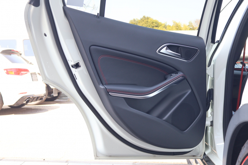 AMG GLA GLA45 AMG 4MATIC Edition1　特別仕様車 専用ｴｱﾛﾊﾟｰﾂ  専用ｻｲﾄﾞﾃﾞｶｰﾙ ﾚｰﾀﾞｰｾｰﾌﾃｨPKG AMGﾊﾟﾌｫｰﾏﾝｽｼｰﾄ AMGﾊﾟﾌｫｰﾏﾝｽｽﾃｱ ﾒﾓﾘｰ機能付ﾊﾟﾜｰｼｰﾄ ｼｰﾄﾋｰﾀｰ 純正ﾅﾋﾞ地ﾃﾞｼﾞ Bﾓﾆﾀｰ 電動Rｹﾞｰﾄ ｷｾﾉﾝﾍｯﾄﾞ PTS AMG20AW　2年保証