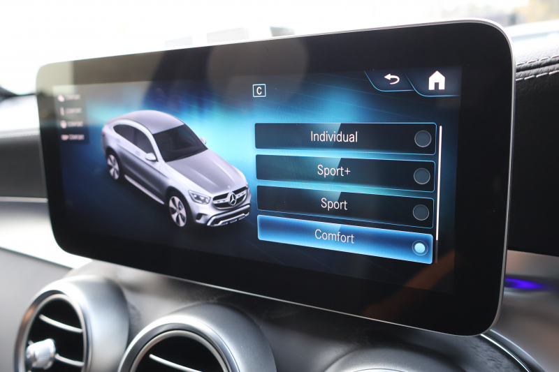 メルセデスベンツ GLCクーペ GLC220d 4MATIC ｸｰﾍﾟ AMGﾗｲﾝ　後期型 ﾚｻﾞｰｴｸｽｸﾙｰｼﾌﾞPKG ﾚｰﾀﾞｰｾｰﾌﾃｨPKG ｴｱﾊﾞﾗﾝｽPKG ｶﾞﾗｽSR 黒革 ｼｰﾄﾋｰﾀ ﾍﾞﾝﾁﾚｰﾀ MBUX 純正10.25ｲﾝﾁﾅﾋﾞ地ﾃﾞｼﾞ ｺｯｸﾋﾟｯﾄDisp 360°ｶﾒﾗ Burmester 電動Rｹﾞｰﾄ HUD AMG19ｲﾝﾁAW　2年保証