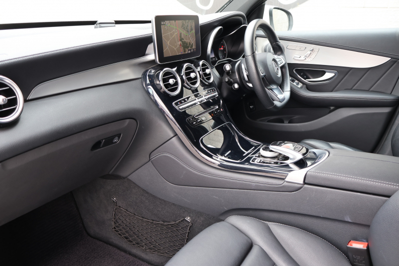 メルセデスベンツ GLC GLC220d 4MATIC ｽﾎﾟｰﾂ(本革仕様)　AMGｽﾀｲﾘﾝｸﾞPKG ｴｱﾊﾞﾗﾝｽPKG ﾚｰﾀﾞｰｾｰﾌﾃｨPKG  ﾊﾟﾉﾗﾐｯｸSR 黒革ｼｰﾄ ｼｰﾄﾋｰﾀｰ ｷｰﾚｽGO 純正ﾅﾋﾞ地ﾃﾞｼﾞ 360度ｶﾒﾗｼｽﾃﾑ Burmester  電動Rｹﾞｰﾄ ﾌｯﾄﾄﾗﾝｸOP LEDﾍｯﾄﾞﾗｲﾄ PTS AMG19ｲﾝﾁAW　2年保証