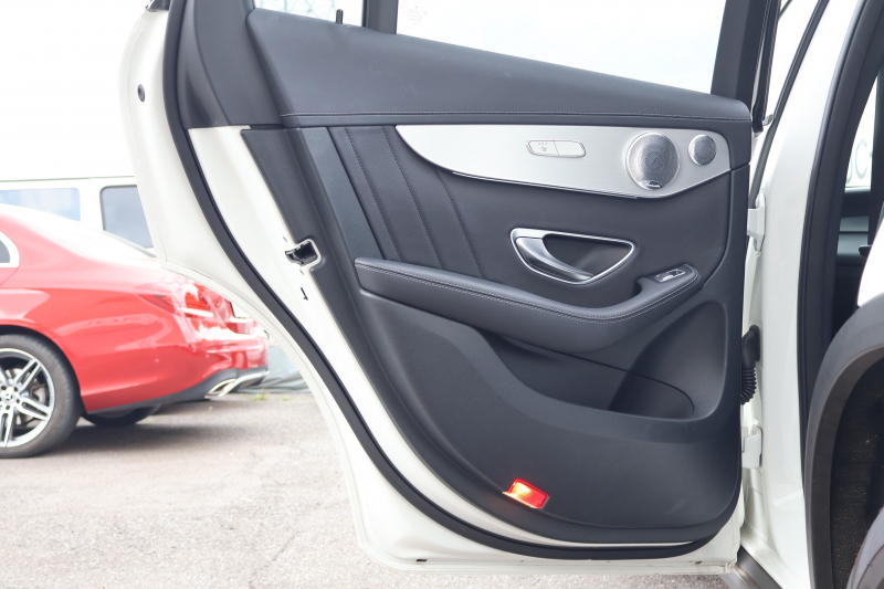 メルセデスベンツ GLC GLC220d 4MATIC ｽﾎﾟｰﾂ(本革仕様)　AMGｽﾀｲﾘﾝｸﾞPKG ｴｱﾊﾞﾗﾝｽPKG ﾚｰﾀﾞｰｾｰﾌﾃｨPKG  ﾊﾟﾉﾗﾐｯｸSR 黒革ｼｰﾄ ｼｰﾄﾋｰﾀｰ ｷｰﾚｽGO 純正ﾅﾋﾞ地ﾃﾞｼﾞ 360度ｶﾒﾗｼｽﾃﾑ Burmester  電動Rｹﾞｰﾄ ﾌｯﾄﾄﾗﾝｸOP LEDﾍｯﾄﾞﾗｲﾄ PTS AMG19ｲﾝﾁAW　2年保証