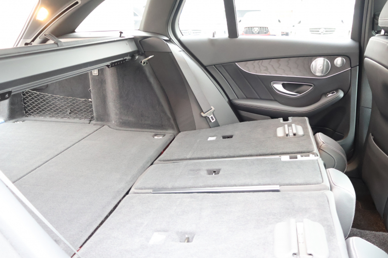 メルセデスベンツ Cクラス C220d ｽﾃｰｼｮﾝﾜｺﾞﾝ AMGﾗｲﾝ 　後期型 ﾚｻﾞｰｴｸｽｸﾙｰｼﾌﾞPKG ﾚｰﾀﾞｰｾｰﾌﾃｨPKG ﾊﾟﾉﾗﾐｯｸSR 黒革 ｼｰﾄﾋｰﾀｰ 純正10.25ｲﾝﾁﾅﾋﾞ地ﾃﾞｼﾞ ｺｯｸﾋﾟｯﾄDisp AppleCarPlay Burmester 電動Rｹﾞｰﾄ ﾌｯﾄﾄﾗﾝｸOP HUD AMG18ｲﾝﾁAW　2年保証