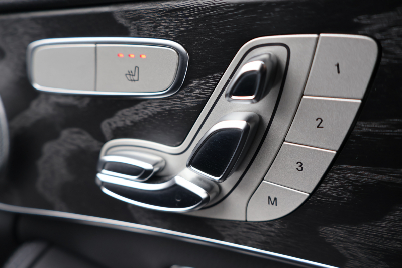 メルセデスベンツ Cクラス C220d ｽﾃｰｼｮﾝﾜｺﾞﾝ AMGﾗｲﾝ 　後期型 ﾚｻﾞｰｴｸｽｸﾙｰｼﾌﾞPKG ﾚｰﾀﾞｰｾｰﾌﾃｨPKG ﾊﾟﾉﾗﾐｯｸSR 黒革 ｼｰﾄﾋｰﾀｰ 純正10.25ｲﾝﾁﾅﾋﾞ地ﾃﾞｼﾞ ｺｯｸﾋﾟｯﾄDisp AppleCarPlay Burmester 電動Rｹﾞｰﾄ ﾌｯﾄﾄﾗﾝｸOP HUD AMG18ｲﾝﾁAW　2年保証