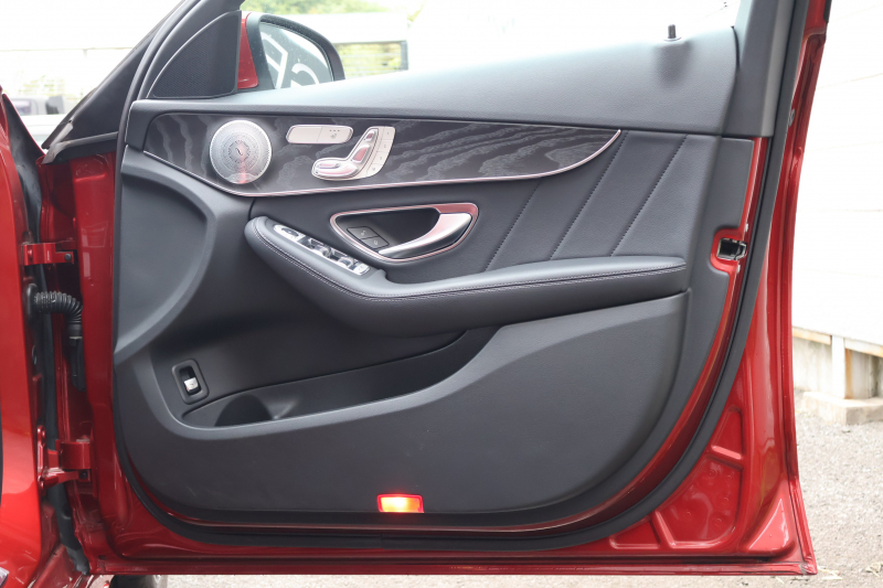 メルセデスベンツ Cクラス C220d ｽﾃｰｼｮﾝﾜｺﾞﾝ AMGﾗｲﾝ 　後期型 ﾚｻﾞｰｴｸｽｸﾙｰｼﾌﾞPKG ﾚｰﾀﾞｰｾｰﾌﾃｨPKG ﾊﾟﾉﾗﾐｯｸSR 黒革 ｼｰﾄﾋｰﾀｰ 純正10.25ｲﾝﾁﾅﾋﾞ地ﾃﾞｼﾞ ｺｯｸﾋﾟｯﾄDisp AppleCarPlay Burmester 電動Rｹﾞｰﾄ ﾌｯﾄﾄﾗﾝｸOP HUD AMG18ｲﾝﾁAW　2年保証