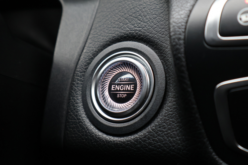 メルセデスベンツ Cクラス C220d ｽﾃｰｼｮﾝﾜｺﾞﾝ AMGﾗｲﾝ 　後期型 ﾚｻﾞｰｴｸｽｸﾙｰｼﾌﾞPKG ﾚｰﾀﾞｰｾｰﾌﾃｨPKG ﾊﾟﾉﾗﾐｯｸSR 黒革 ｼｰﾄﾋｰﾀｰ 純正10.25ｲﾝﾁﾅﾋﾞ地ﾃﾞｼﾞ ｺｯｸﾋﾟｯﾄDisp AppleCarPlay Burmester 電動Rｹﾞｰﾄ ﾌｯﾄﾄﾗﾝｸOP HUD AMG18ｲﾝﾁAW　2年保証