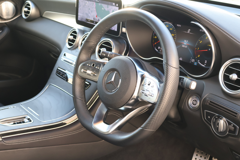 メルセデスベンツ GLCクーペ GLC300 4MATIC ｸｰﾍﾟ AMGﾗｲﾝ　後期型 ﾚｻﾞｰｴｸｽｸﾙｰｼﾌﾞPKG ﾚｰﾀﾞｰｾｰﾌﾃｨPKG ｴｱﾊﾞﾗﾝｽPKG 1ｵｰﾅｰ ｶﾞﾗｽSR 黒革 ｼｰﾄﾋｰﾀ ﾍﾞﾝﾁﾚｰﾀ 純正10.25ｲﾝﾁﾅﾋﾞ地ﾃﾞｼﾞ ｺｯｸﾋﾟｯﾄDisp 360°ｶﾒﾗ Burmester 電動Rｹﾞｰﾄ HUD AMG20ｲﾝﾁAW　2年保証