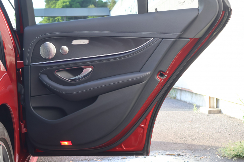 メルセデスベンツ Eクラス E200 ｽﾃｰｼｮﾝﾜｺﾞﾝｽﾎﾟｰﾂ（BSG搭載ﾓﾃﾞﾙ）　後期型 AMGﾗｲﾝｲﾝﾃﾘｱPKG ｴｸｽｸﾙｰｼﾌﾞPKG ﾚｰﾀﾞｰｾｰﾌﾃｨPKG 黒ﾅｯﾊﾟ革 ｼｰﾄﾋｰﾀ MBUX 純正ﾅﾋﾞ地ﾃﾞｼﾞ AppleCarPlay 360°ｶﾒﾗ Burmester ﾌｯﾄﾄﾗﾝｸOP ﾜｲﾔﾚｽﾁｬｰｼﾞﾝｸﾞ HUD PTS AMG19ｲﾝﾁAW　2年保証
