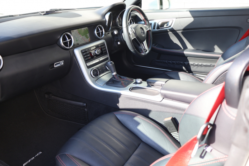 メルセデスベンツ SLKクラス SLK200 ｴｸｽｸﾙｰｼﾌﾞ　AMGｽﾎﾟｰﾂPKG ﾀﾞｲﾅﾐｯｸﾊﾝﾄﾞﾘﾝｸﾞPKG ﾚｰﾀﾞｰｾｰﾌﾃｨPKG ﾏｼﾞｯｸｽｶｲｺﾝﾄﾛｰﾙﾊﾞﾘｵR 黒革ｼｰﾄ ｼｰﾄﾋｰﾀｰ ｴｱｽｶｰﾌ 純正ﾅﾋﾞ地ﾃﾞｼﾞ ECOｽﾀｰﾄｽﾄｯﾌﾟ ｷｾﾉﾝﾍｯﾄﾞ AMG18AW　2年保証
