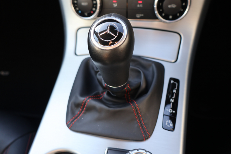 メルセデスベンツ SLKクラス SLK200 ｴｸｽｸﾙｰｼﾌﾞ　AMGｽﾎﾟｰﾂPKG ﾀﾞｲﾅﾐｯｸﾊﾝﾄﾞﾘﾝｸﾞPKG ﾚｰﾀﾞｰｾｰﾌﾃｨPKG ﾏｼﾞｯｸｽｶｲｺﾝﾄﾛｰﾙﾊﾞﾘｵR 黒革ｼｰﾄ ｼｰﾄﾋｰﾀｰ ｴｱｽｶｰﾌ 純正ﾅﾋﾞ地ﾃﾞｼﾞ ECOｽﾀｰﾄｽﾄｯﾌﾟ ｷｾﾉﾝﾍｯﾄﾞ AMG18AW　2年保証