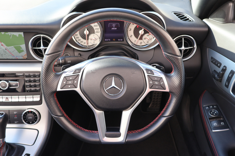 メルセデスベンツ SLKクラス SLK200 ｴｸｽｸﾙｰｼﾌﾞ　AMGｽﾎﾟｰﾂPKG ﾀﾞｲﾅﾐｯｸﾊﾝﾄﾞﾘﾝｸﾞPKG ﾚｰﾀﾞｰｾｰﾌﾃｨPKG ﾏｼﾞｯｸｽｶｲｺﾝﾄﾛｰﾙﾊﾞﾘｵR 黒革ｼｰﾄ ｼｰﾄﾋｰﾀｰ ｴｱｽｶｰﾌ 純正ﾅﾋﾞ地ﾃﾞｼﾞ ECOｽﾀｰﾄｽﾄｯﾌﾟ ｷｾﾉﾝﾍｯﾄﾞ AMG18AW　2年保証